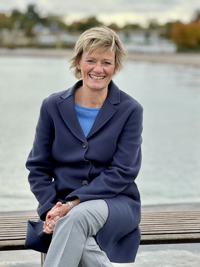Helle by the water